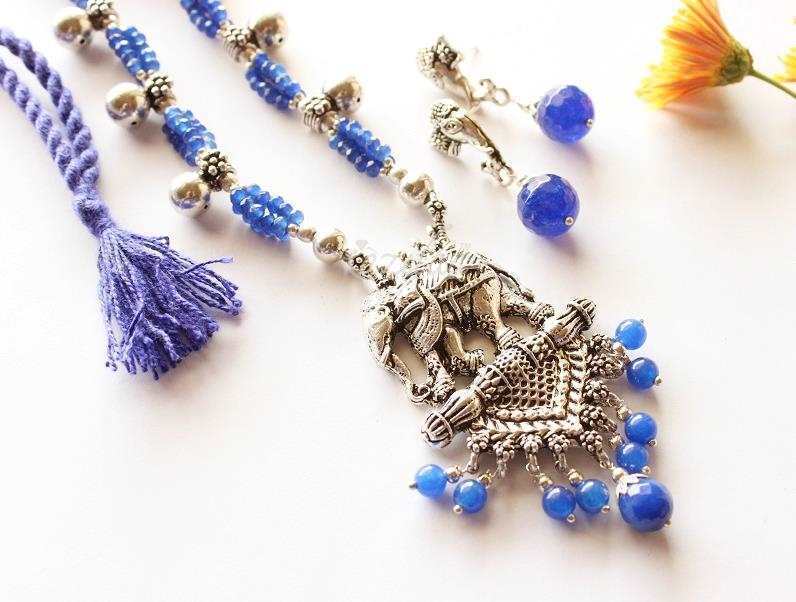 Antique silver tone blue elephant pendant necklace earrings set