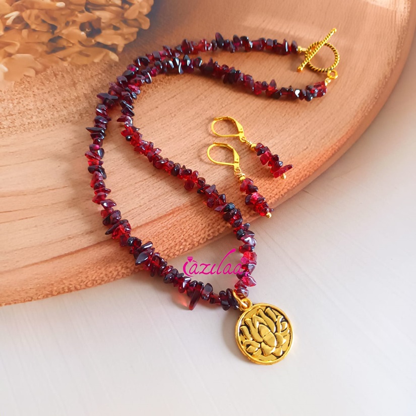 Dainty Birthstone garnet Crystal Designer gemstone necklace set