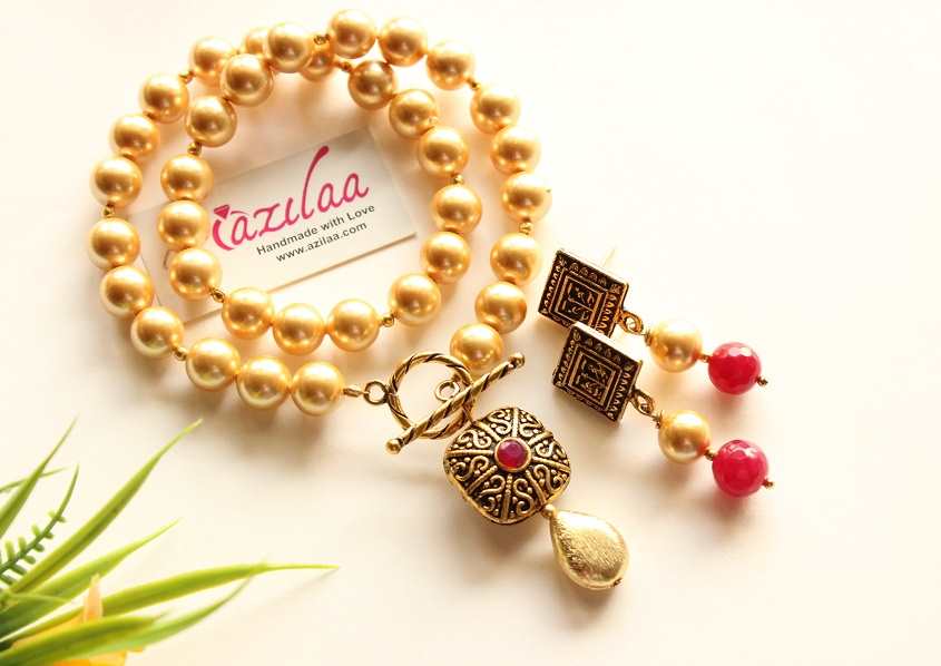 Classic golden pearl necklace earrings