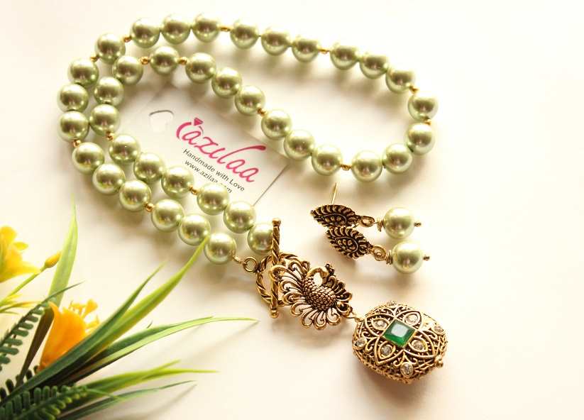 Classic pastel green pearl necklace earrings