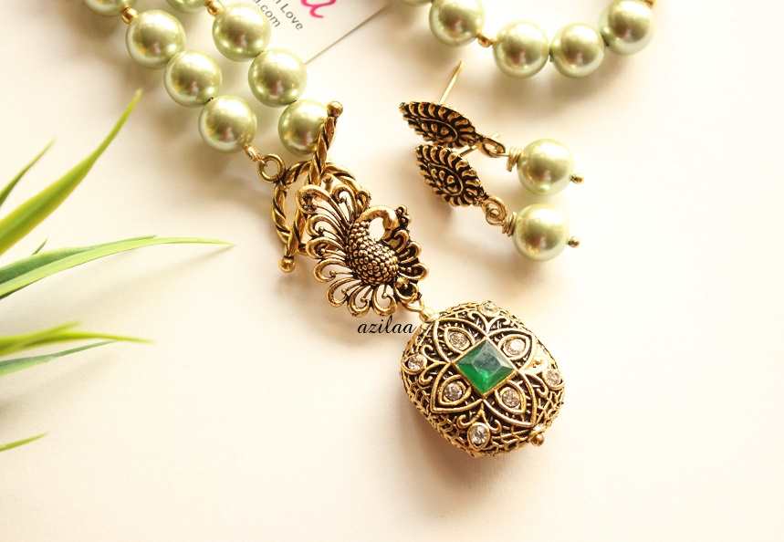 Classic pastel green pearl necklace earrings