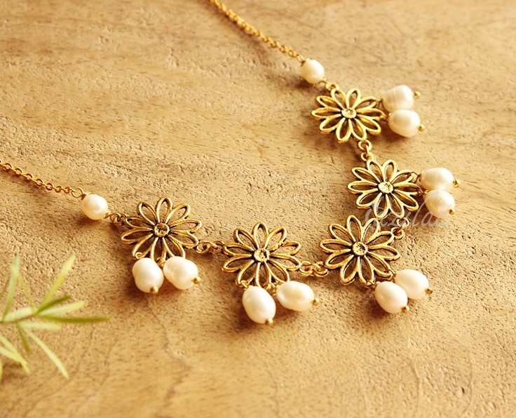 Dainty pearl antique gold necklace 