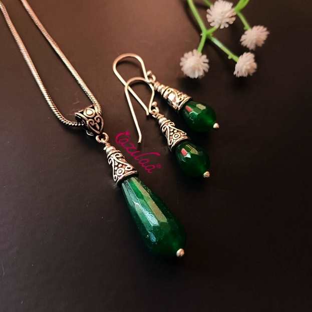 Dark green gemstone drop pendant earrings set