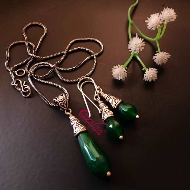 Dark green gemstone drop pendant earrings set
