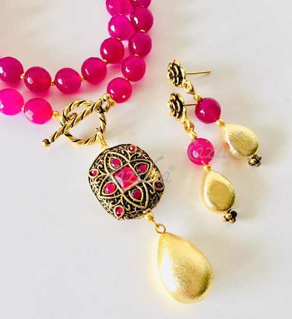 Designer Magenta pink necklace earrings Antique gold necklace set