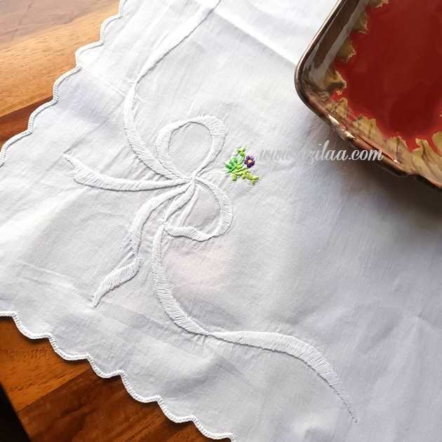 Eco friendly cotton white bow embriodered table runner small