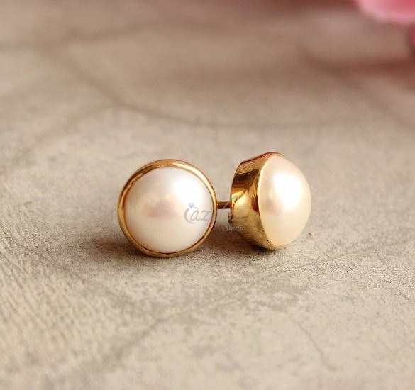 Elegant Pearl 18 karat yellow gold handmade earrings