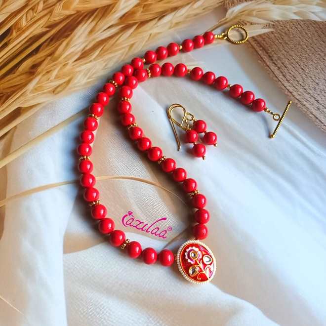 Elegant Vintage style red pearl necklace set
