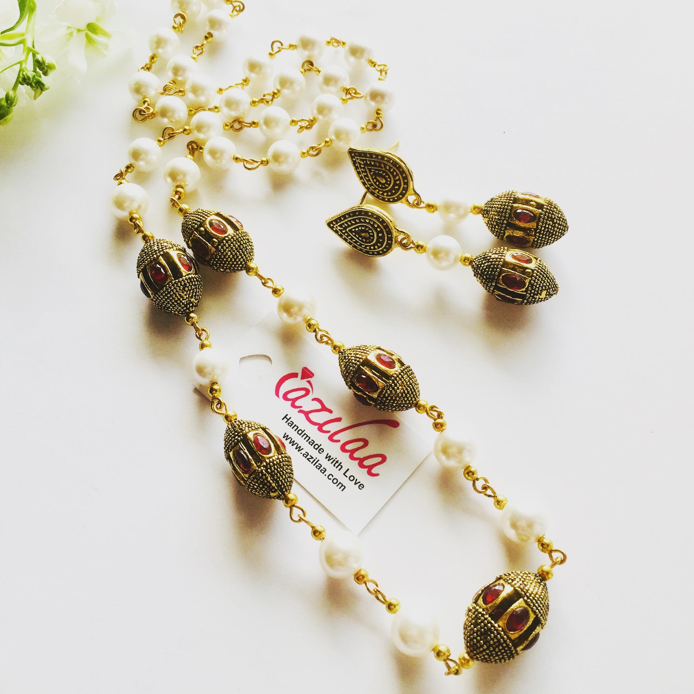 Elegant vintage style pearl golden designer necklace set