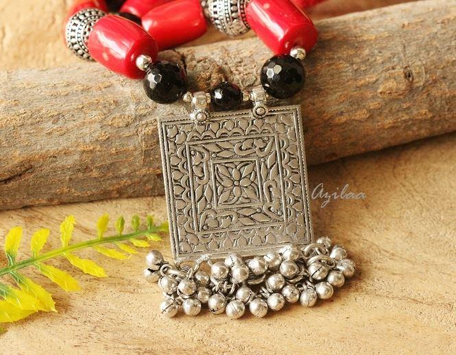 Ethnic red Coral black gemstone beaded silver tone Necklace