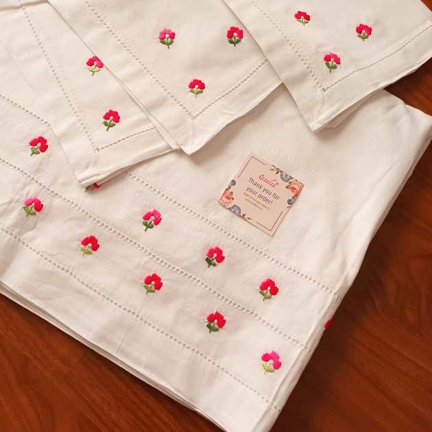 Floral white cotton hand embroidered dinning table cover set 