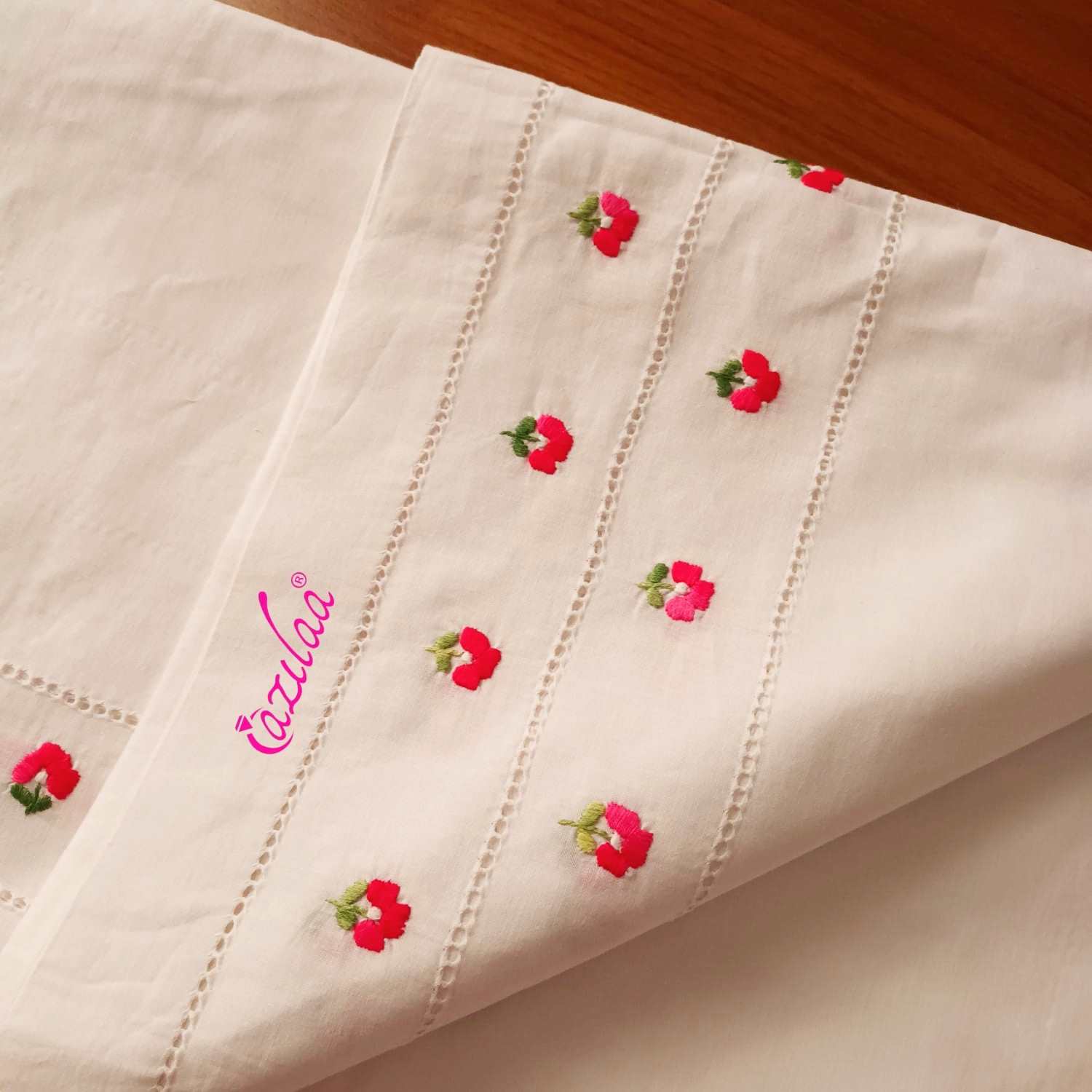 Floral white cotton hand embroidered dinning table cover set 