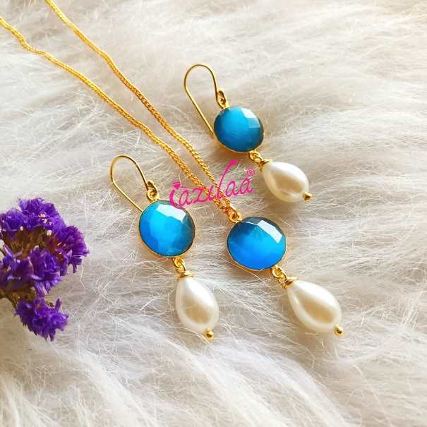 Gorgeous pearl blue golden pendant earrings set