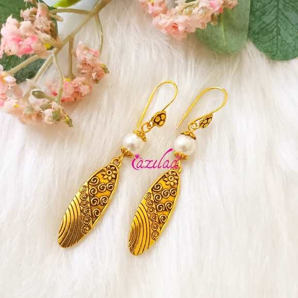 Gorgeous pearl golden charm earrings