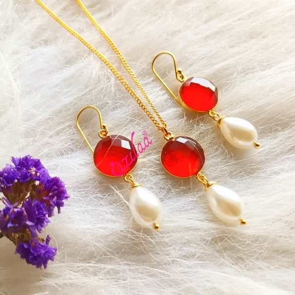 Gorgeous pearl red golden pendant earrings set