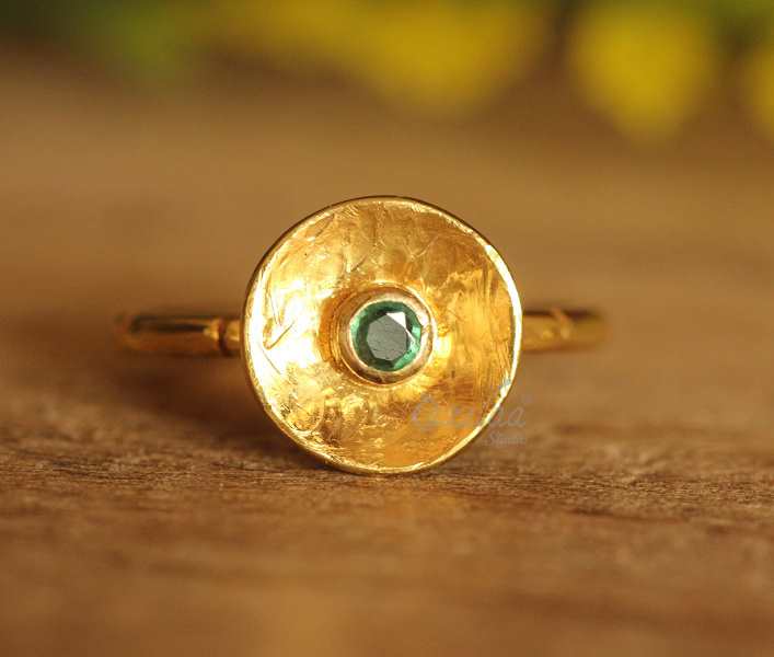 Green Emerald 18 Karat yellow gold handmade designer ring
