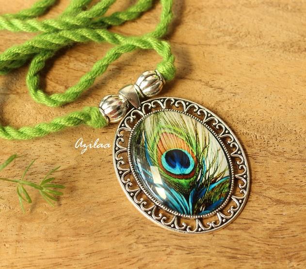 Green Peacock feather pendant thread necklace
