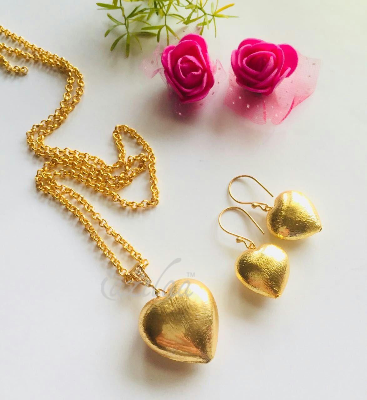 Hearts gold plated chain pendant necklace set