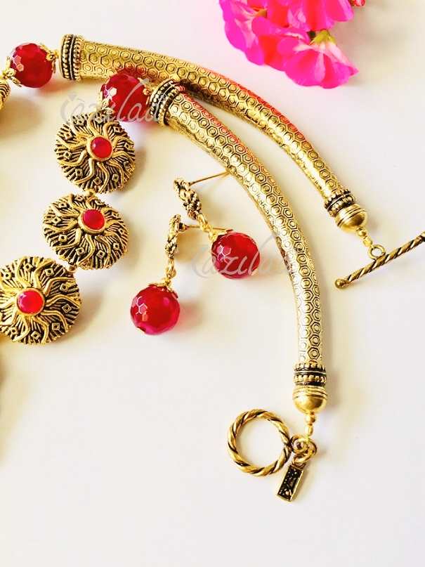 Maa Laxmi goddess maroon gemstone antique gold tone necklace set