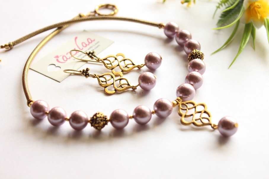 Mauve pearl pendant charm antique gold tone necklace earrings