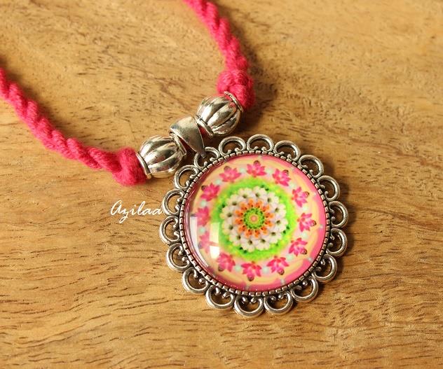 Pink flower pendant thread necklace
