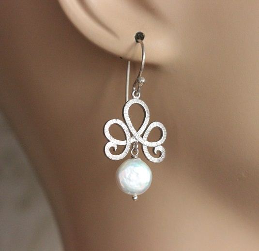 Pearl earrings - dangler earrings - Pearl jewelry - Gift