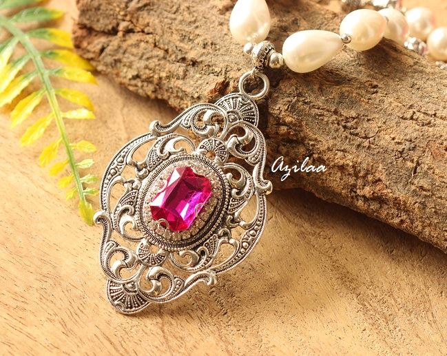 Pink Vintage victorian style Pearl silver tone pendant necklace