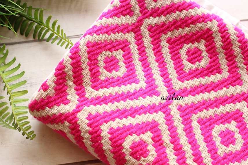 Pink white geometric handloom handmade cushion cover 1
