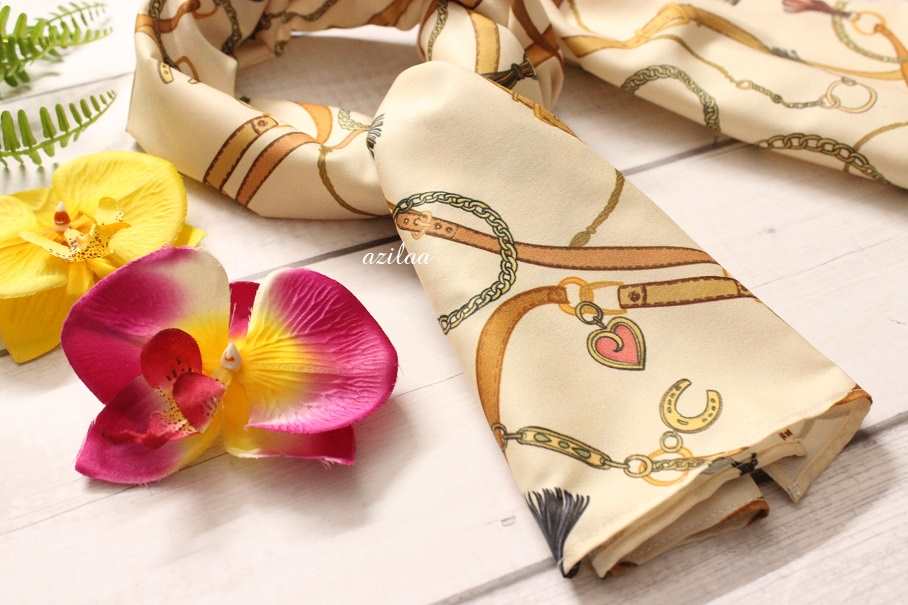 Quirky chain charm satin scarf