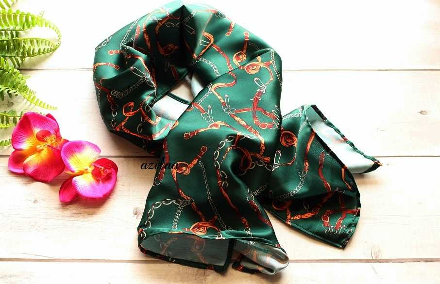 Quirky green chain charm satin scarf
