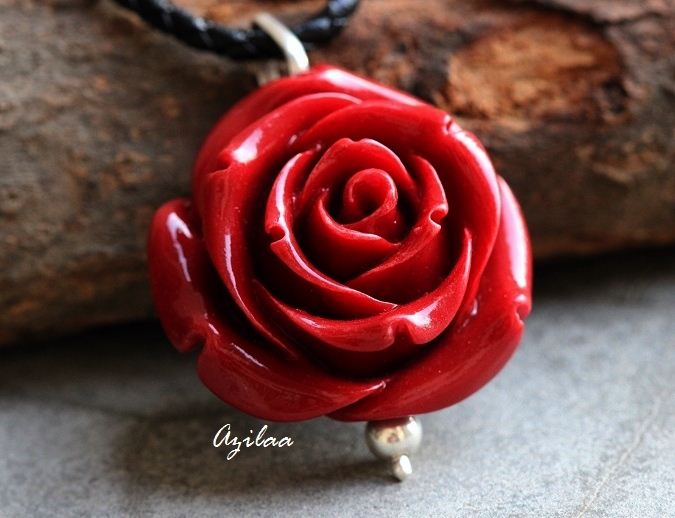 RED rose pendant