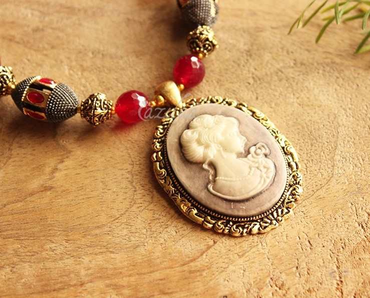 RUBY red vintage style pendant antique gold tone necklace set