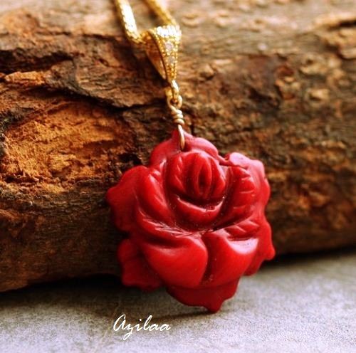 Red rose pendant necklace for women
