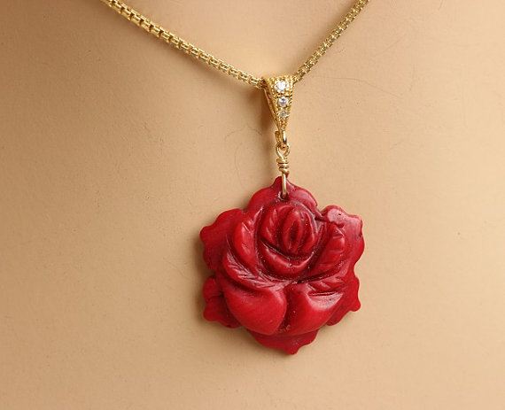 Red rose pendant necklace for women