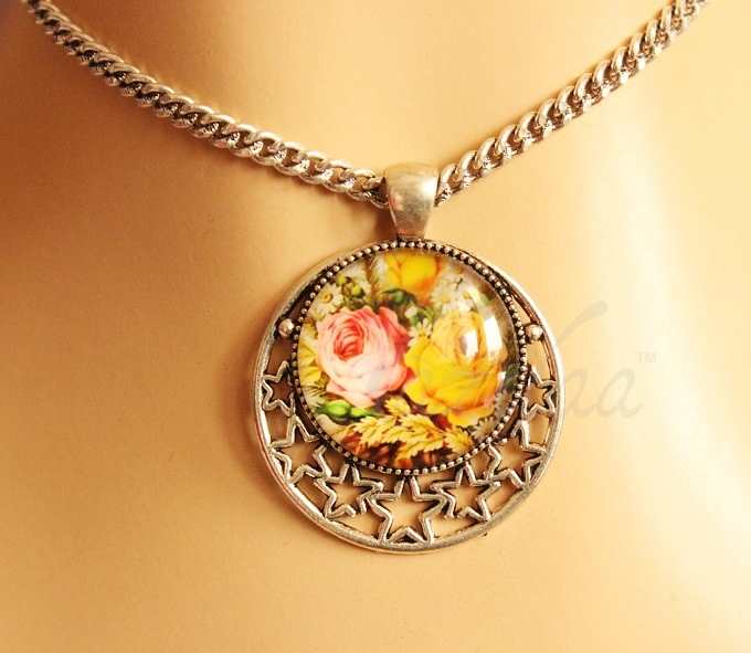 Shiny star Vintage style flower pendant designer necklace