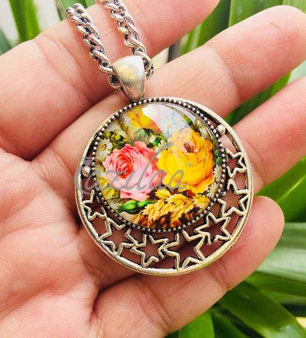 Shiny star Vintage style flower pendant designer necklace