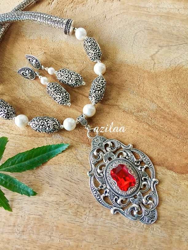 Statement Victorian style Pearl silver tone pendant necklace