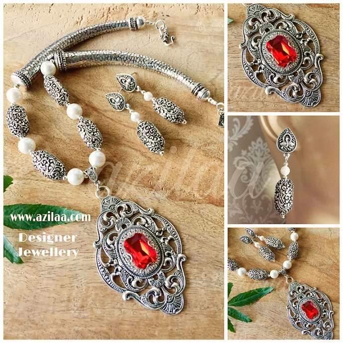 Statement Victorian style Pearl silver tone pendant necklace