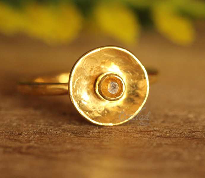 Sunny Sapphire 18 Karat yellow gold handmade designer ring