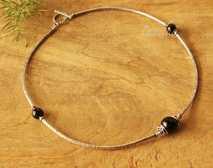 Trendy designer black gemstone bead tube necklace