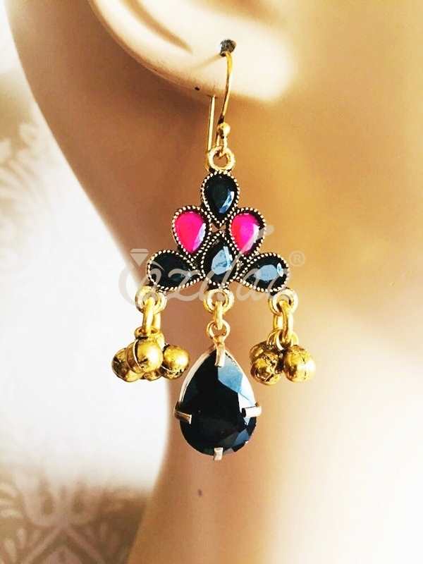 Vintage style black crystal glass drop dangler earrings
