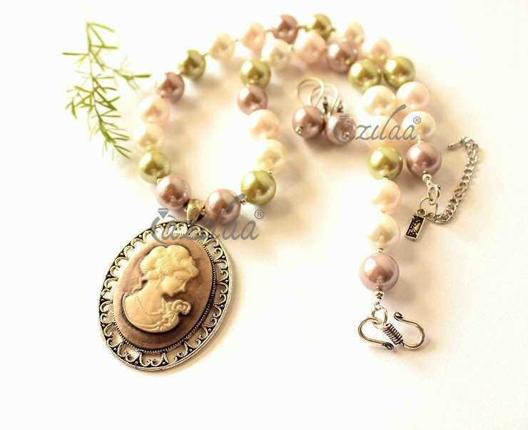 Vintage style lady pearl designer necklace set