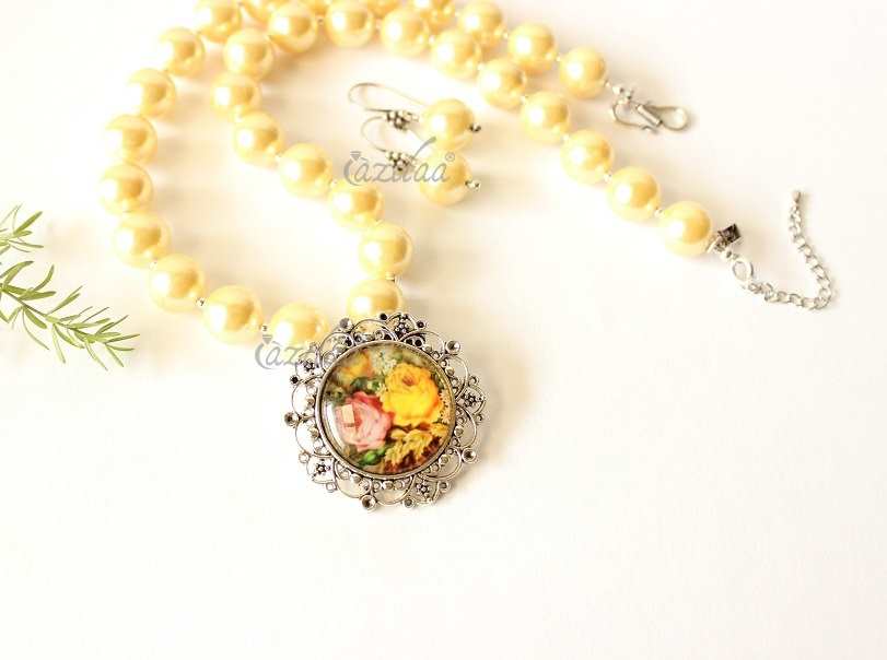 Vintage style pearl golden flower pendant necklace set