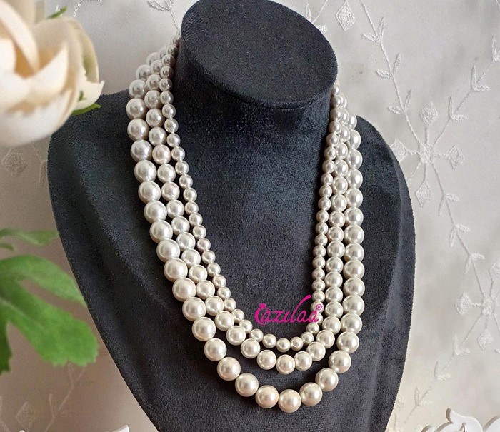 Vintage style statement triple layer pearl necklace 