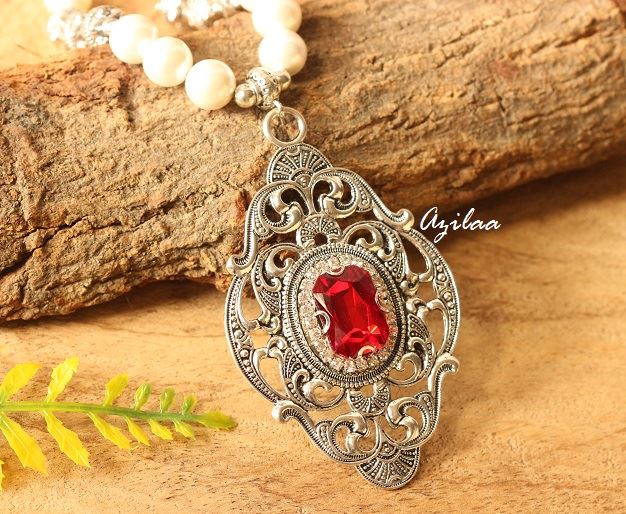 Vintage victorian style Pearl silver tone pendant necklace