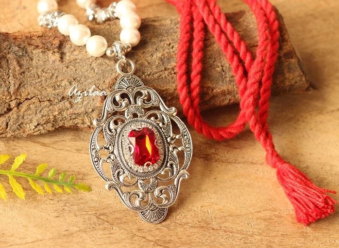 Vintage victorian style Pearl silver tone pendant necklace